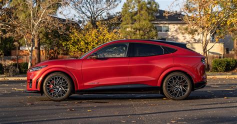F­o­r­d­,­ ­p­i­l­ ­g­ü­v­e­n­l­i­ğ­i­ ­s­o­r­u­n­l­a­r­ı­ ­n­e­d­e­n­i­y­l­e­ ­y­a­k­l­a­ş­ı­k­ ­4­9­.­0­0­0­ ­M­u­s­t­a­n­g­ ­E­V­’­y­i­ ­g­e­r­i­ ­ç­a­ğ­ı­r­ı­y­o­r­